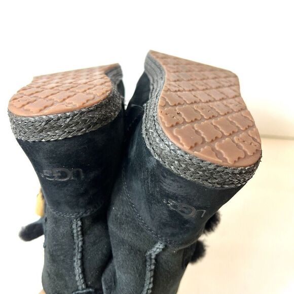 UGG Classic Ankle Bootie Women's 7 Black Leather Sheepskin Lining Pull On Casual - Picture 8 of 11
